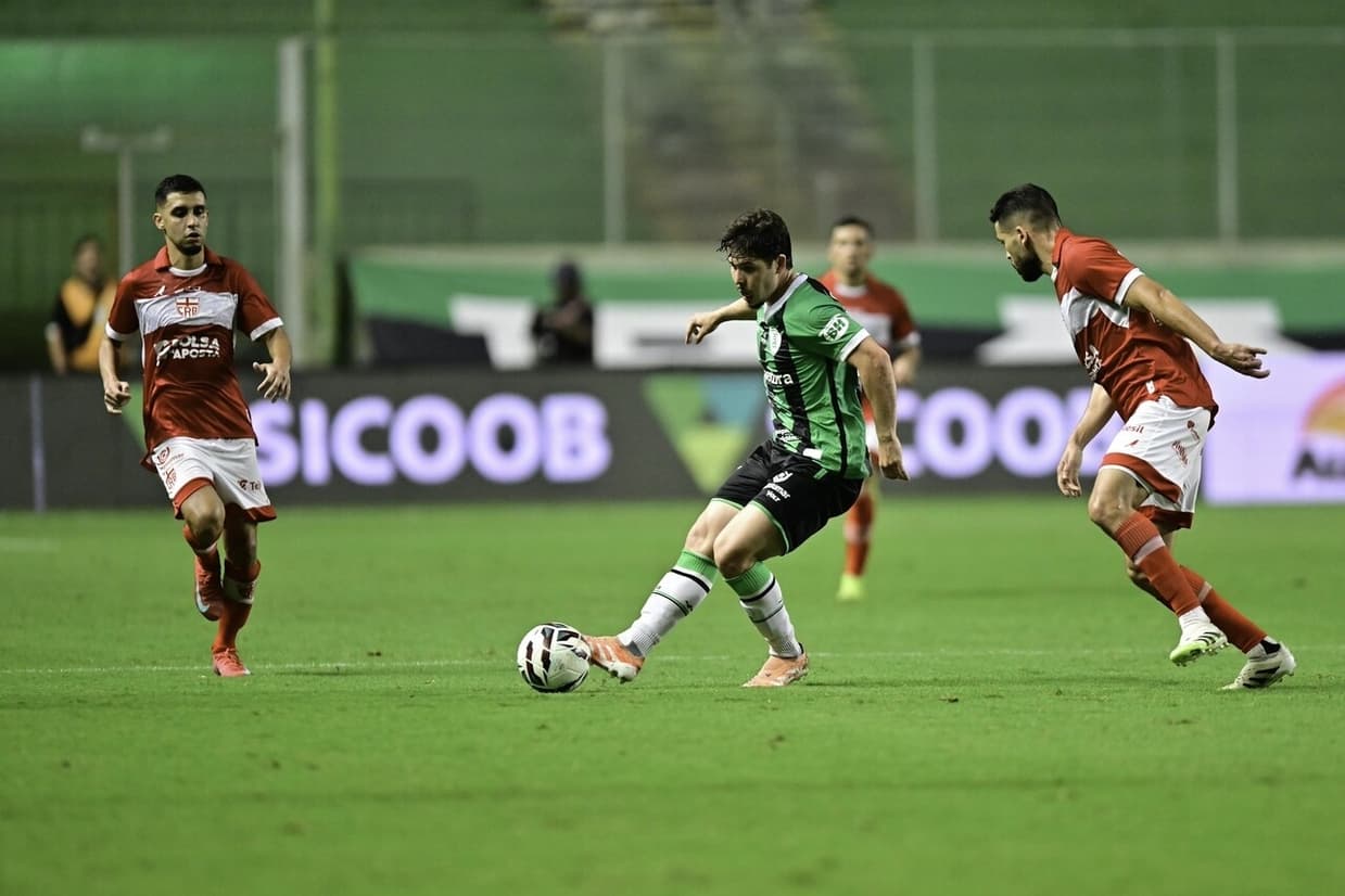 CRB vence América de virada e conquista primeira vitória na Série B