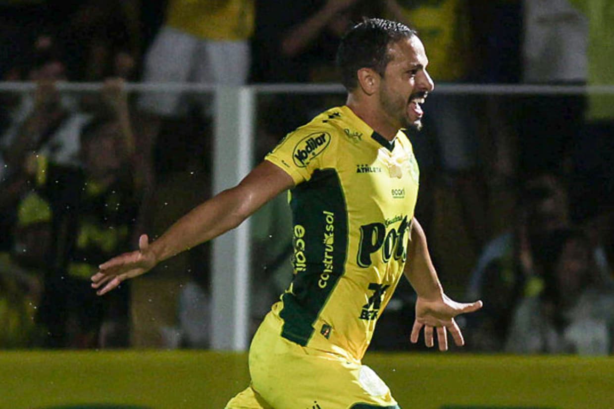 Mirassol vence Corinthians, encerra invencibilidade de Diniz e empurra Timão para o Z4
