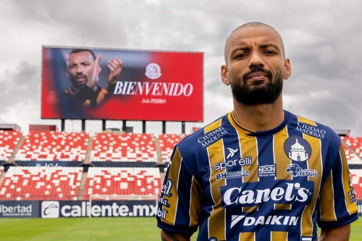 JP Galvão vive auge da carreira e domina artilharia no futebol mexicano