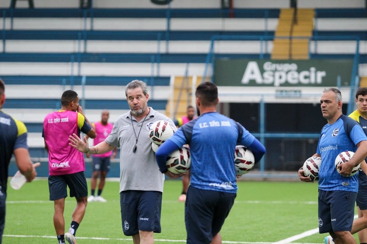 Argel Fuchs assume o comando do São José-RS com a missão de salvar a temporada na Série D