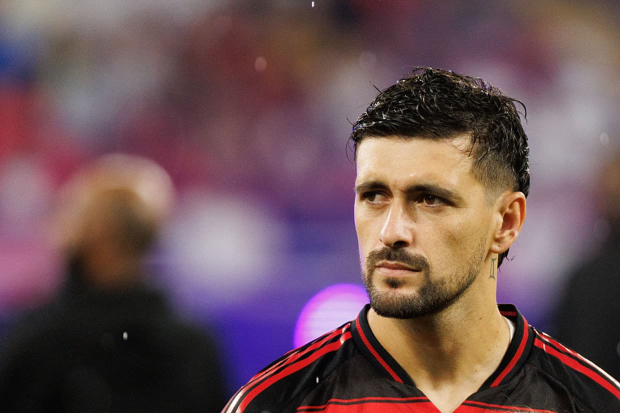 Arrascaeta fratura clavícula e participação na Copa do Mundo fica ameaçada