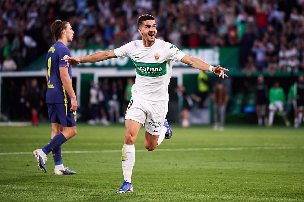 Erro fatal de Thiago Almada custa caro e Elche vence Atlético de Madrid