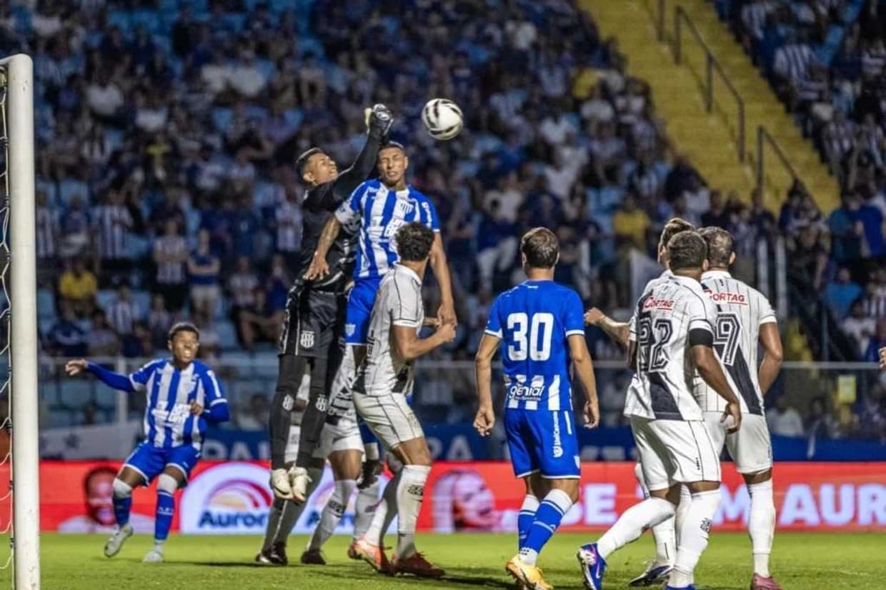 Ponte Preta supera crise, quebra invencibilidade do Avaí e sai da lanterna da Série B