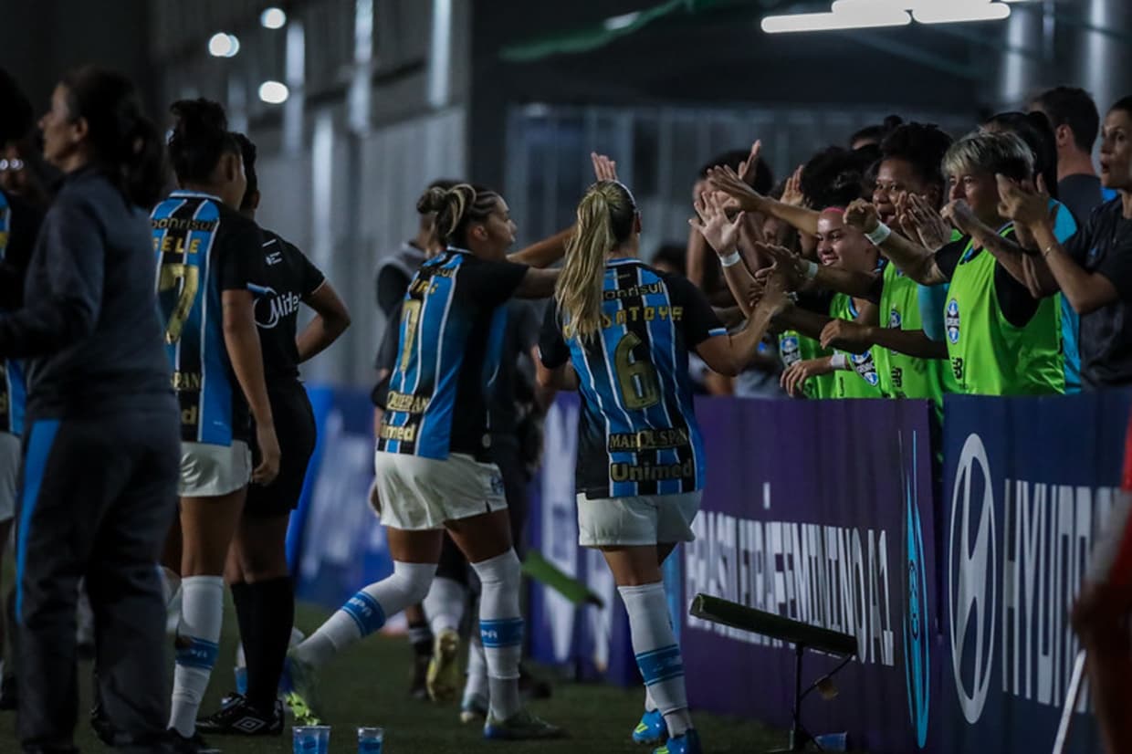 Show de Camila Pini: Grêmio vence Bahia com gol do meio-campo e encerra sequência do Tricolor
