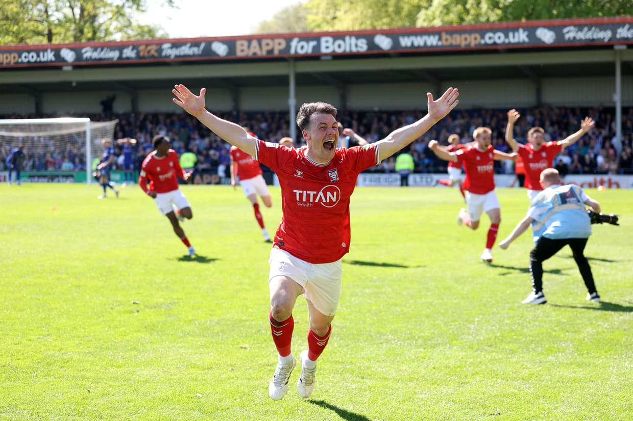 Milagre aos 102 minutos: York City arranca título e acesso das mãos do Rochdale