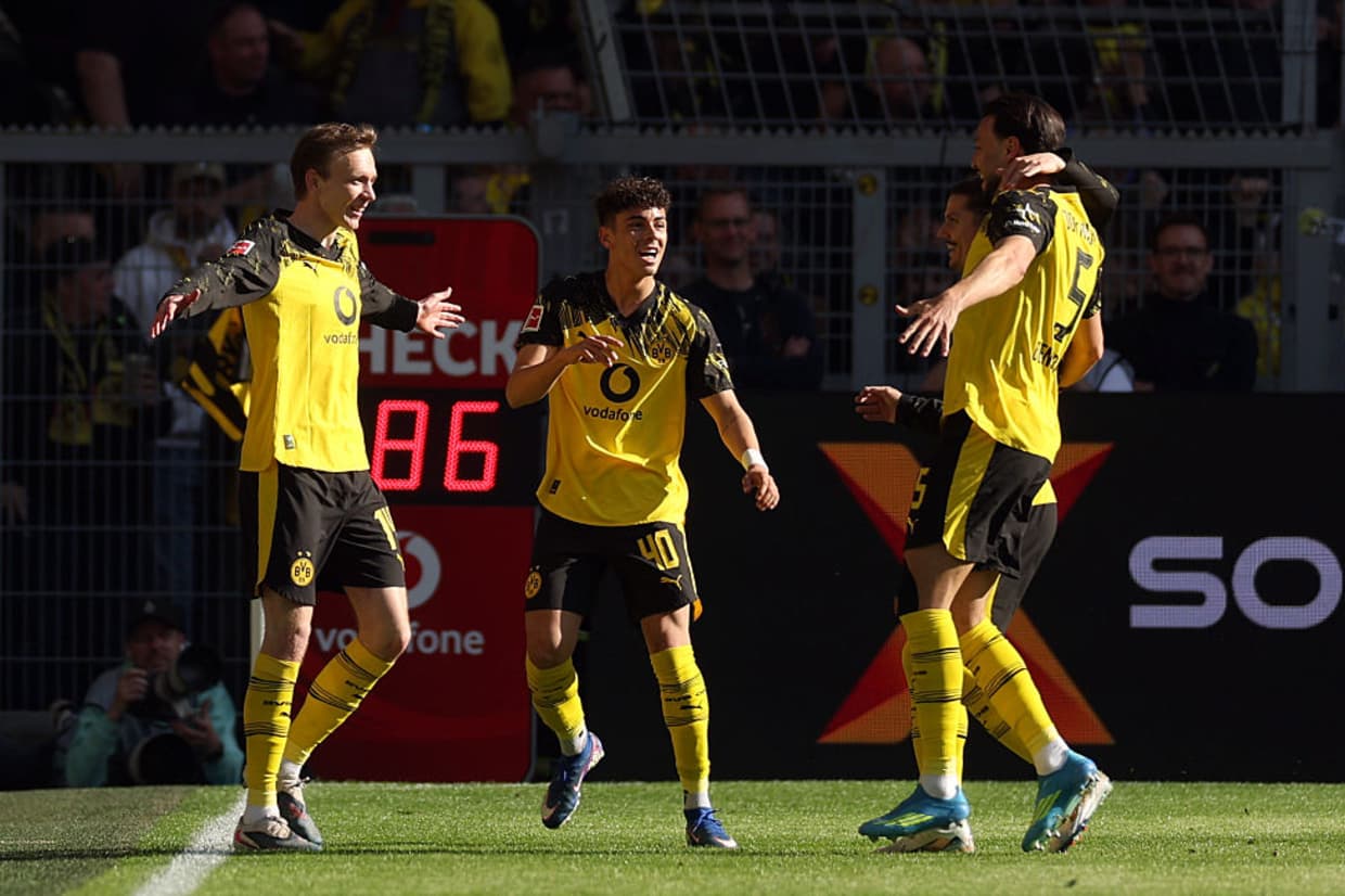 Borussia Dortmund goleia Freiburg por 4 a 0 e consolida vice-liderança da Bundesliga