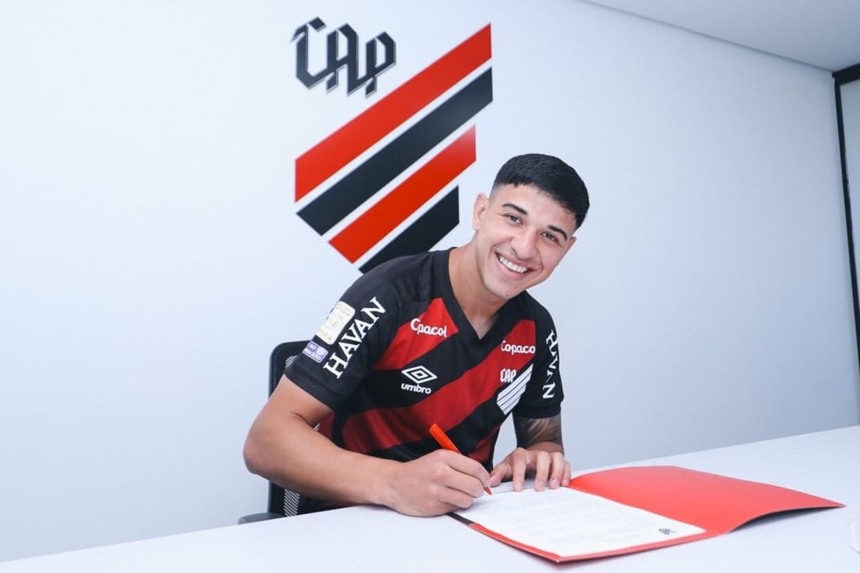Athletico Paranaense renova contrato de Lucas Esquivel até 2029