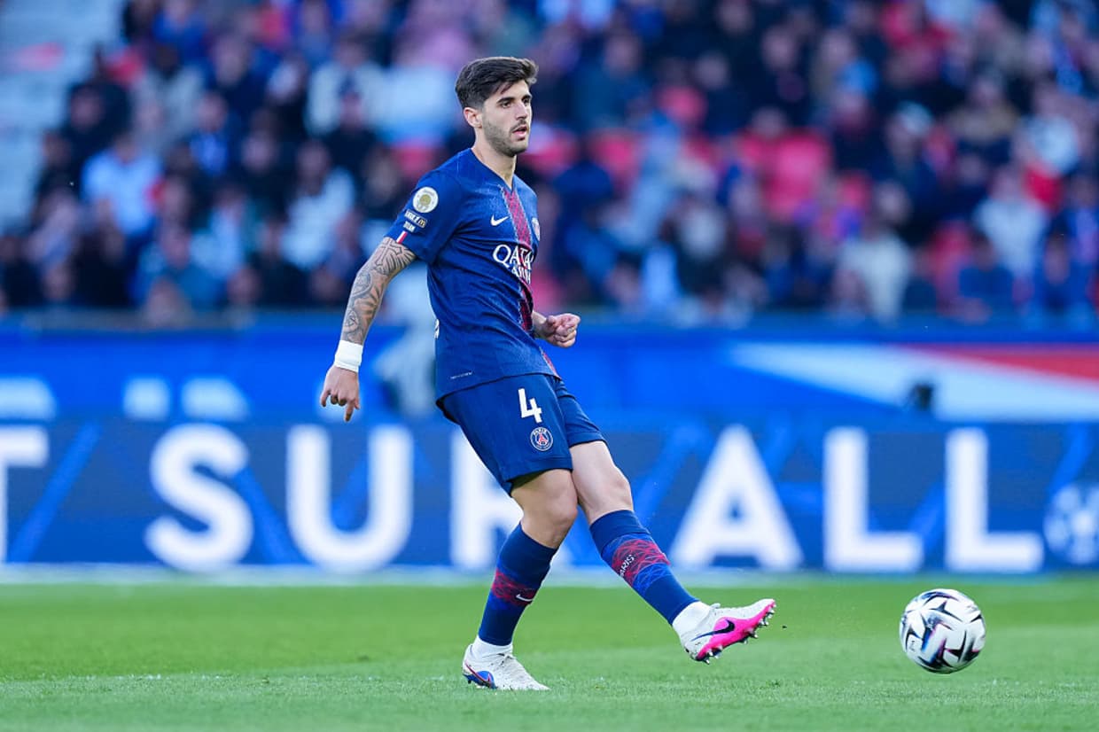 Beraldo brilha como volante e lidera vitória do PSG sobre o Angers