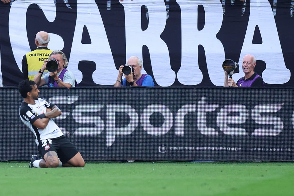 Corinthians bate Vasco, mantém sequência sem sofrer gols e deixa zona de rebaixamento