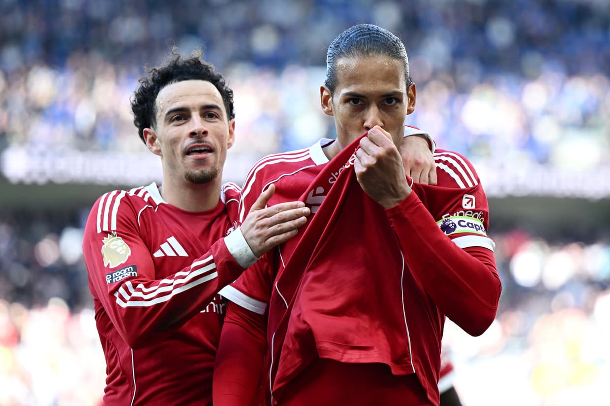 Van Dijk decide nos acréscimos e Liverpool vence Everton em clássico dramático