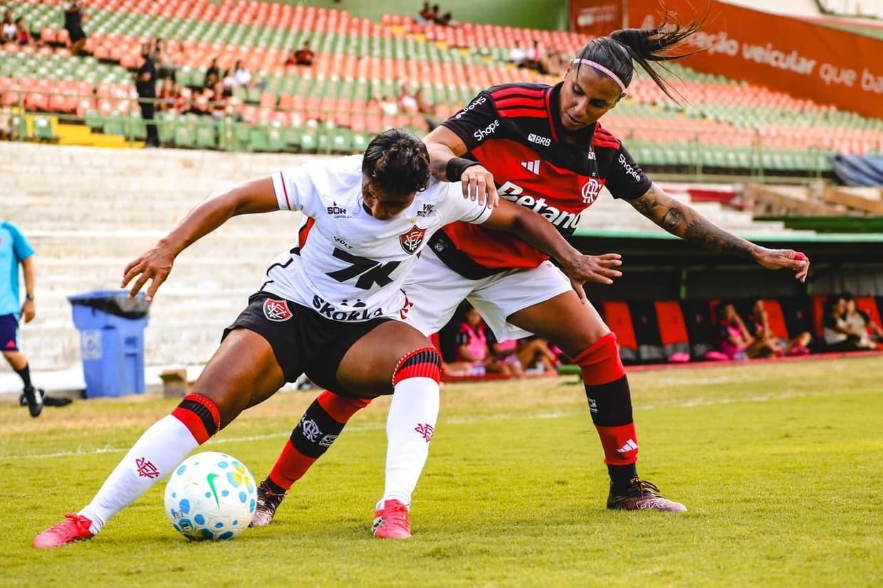 Flamengo domina o Vitória e encosta na liderança do Brasileirão Feminino