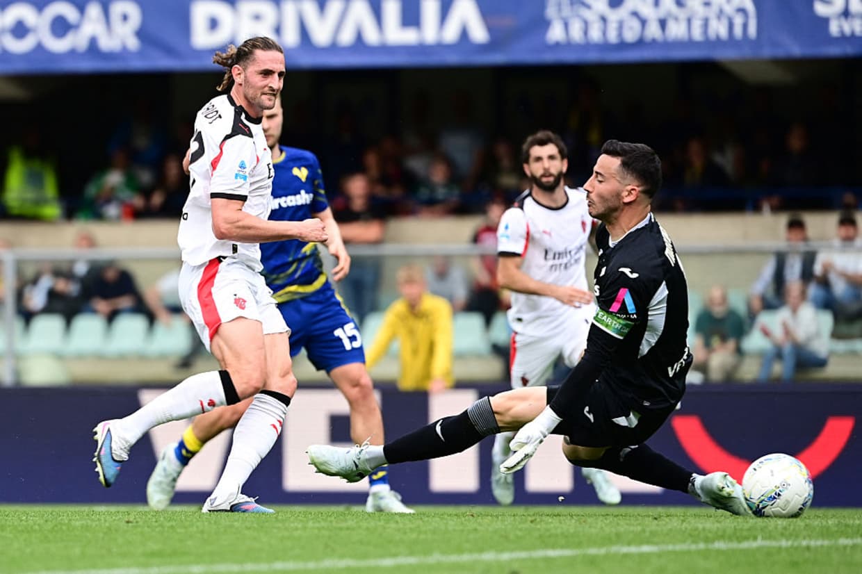 Milan vence Hellas Verona, assume vice-liderança e encaminha vaga na Champions