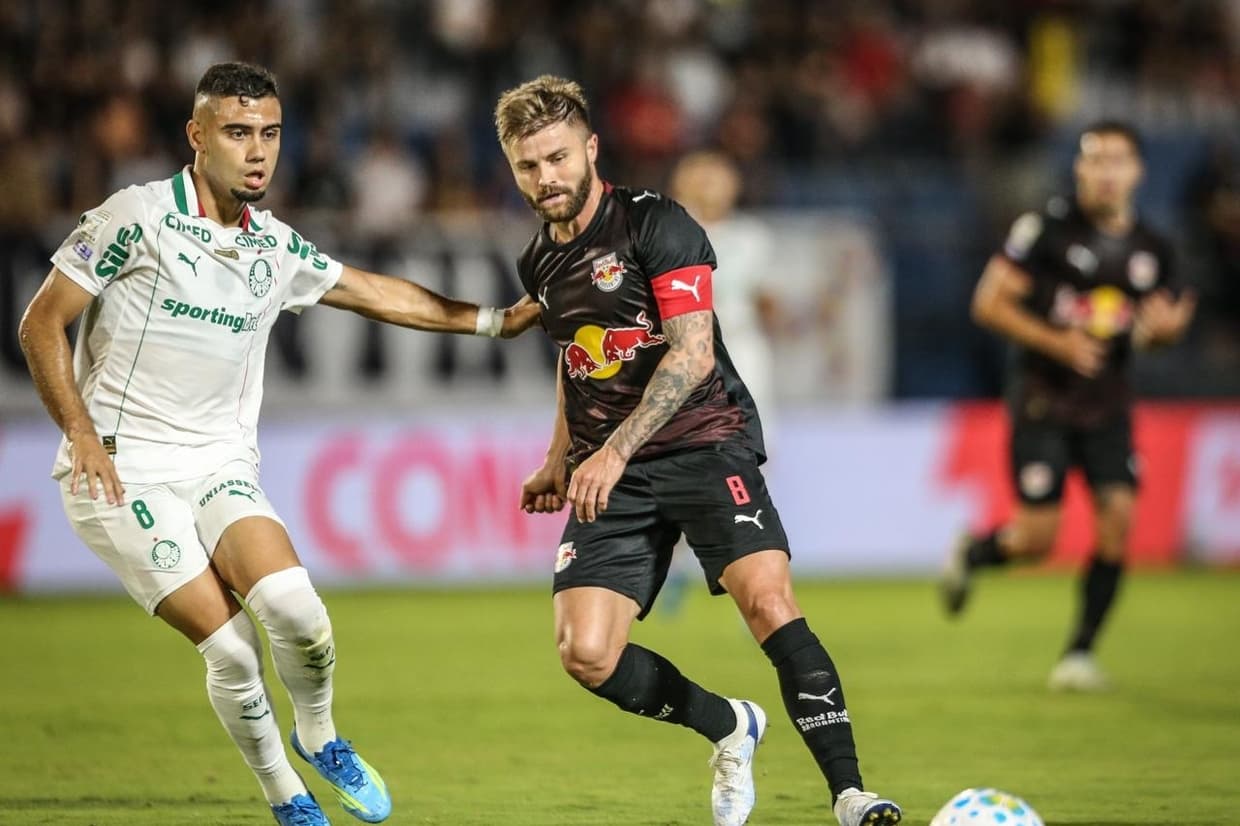 Palmeiras vence Bragantino e amplia vantagem na liderança do Brasileirão