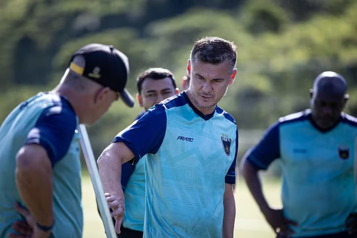 Crise no Volta Redonda: Clube demite terceiro técnico da temporada após tropeço na Série C