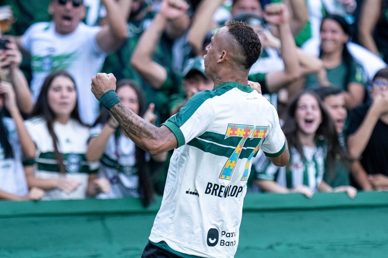 Coritiba é eficiente, bate Atlético Mineiro e consolida sétima posição no Brasileirão