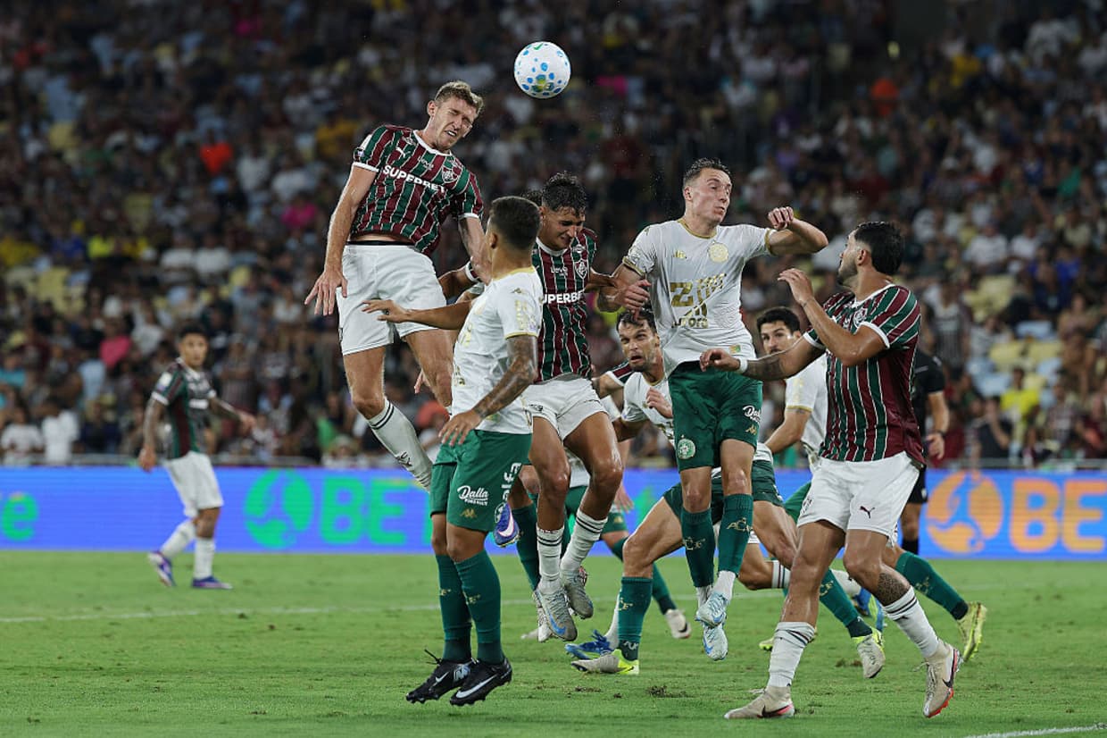 Fluminense supera parede da Chapecoense e consolida lugar no G4