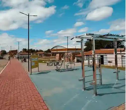 Comunidade de Achado ganha nova praça com foco em esporte e lazer em Irecê
