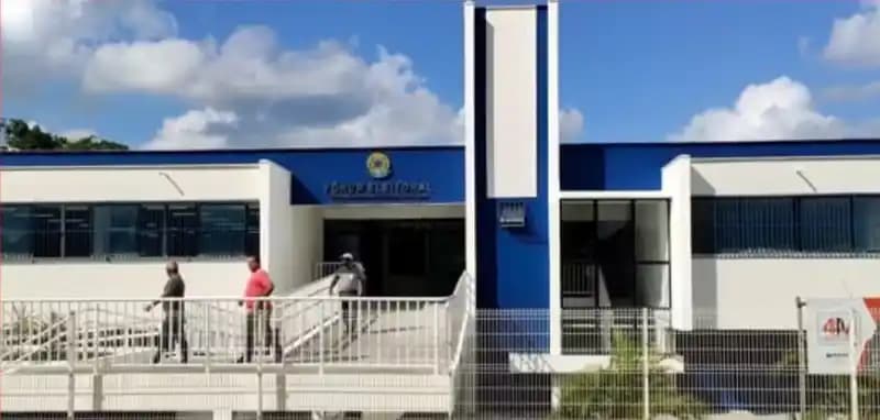 Ataque no Fórum Eleitoral de Camaçari termina com homem morto e vigilante ferido