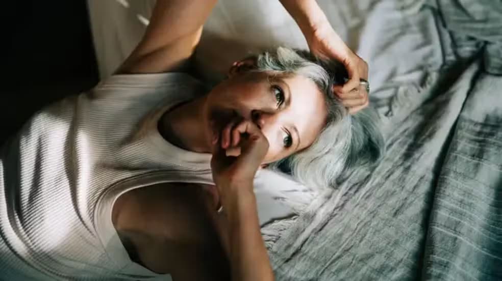 Embaralhamento Cognitivo: Conheça a técnica mental para silenciar a ansiedade e dormir mais rápido