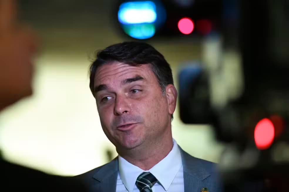 Flávio Bolsonaro aproveita sabatina no Senado para atacar gestão Lula e criticar Alexandre de Moraes