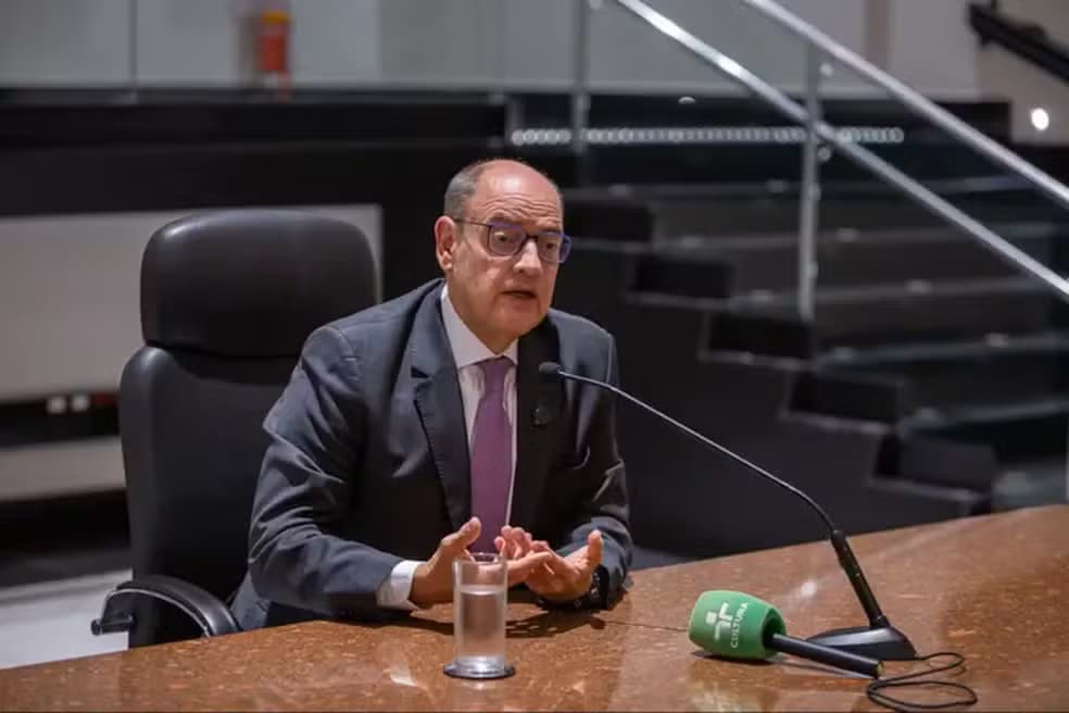 Faxina no Rio: Governador interino remove cúpulas de órgãos ligados a escândalos do Banco Master e Refit