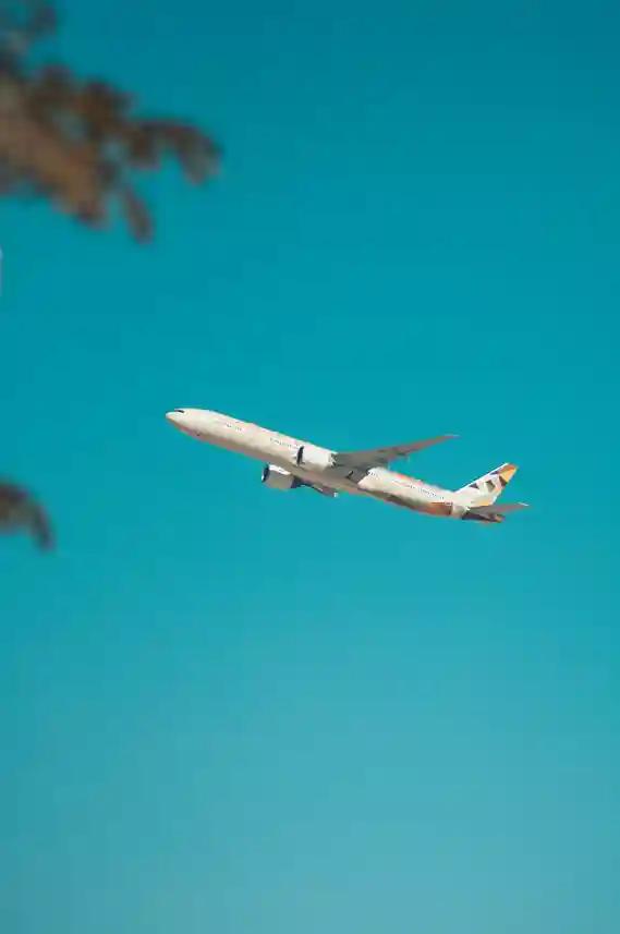 Guerra no Irã Dispara Preço do Querosene de Aviação no Brasil e Passagens Aéreas Devem Subir