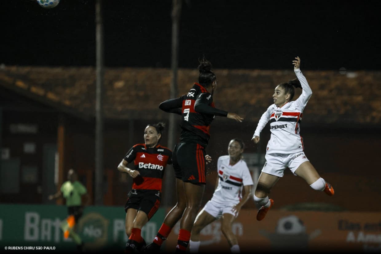 São Paulo vence Flamengo e encosta no líder do Brasileirão Feminino