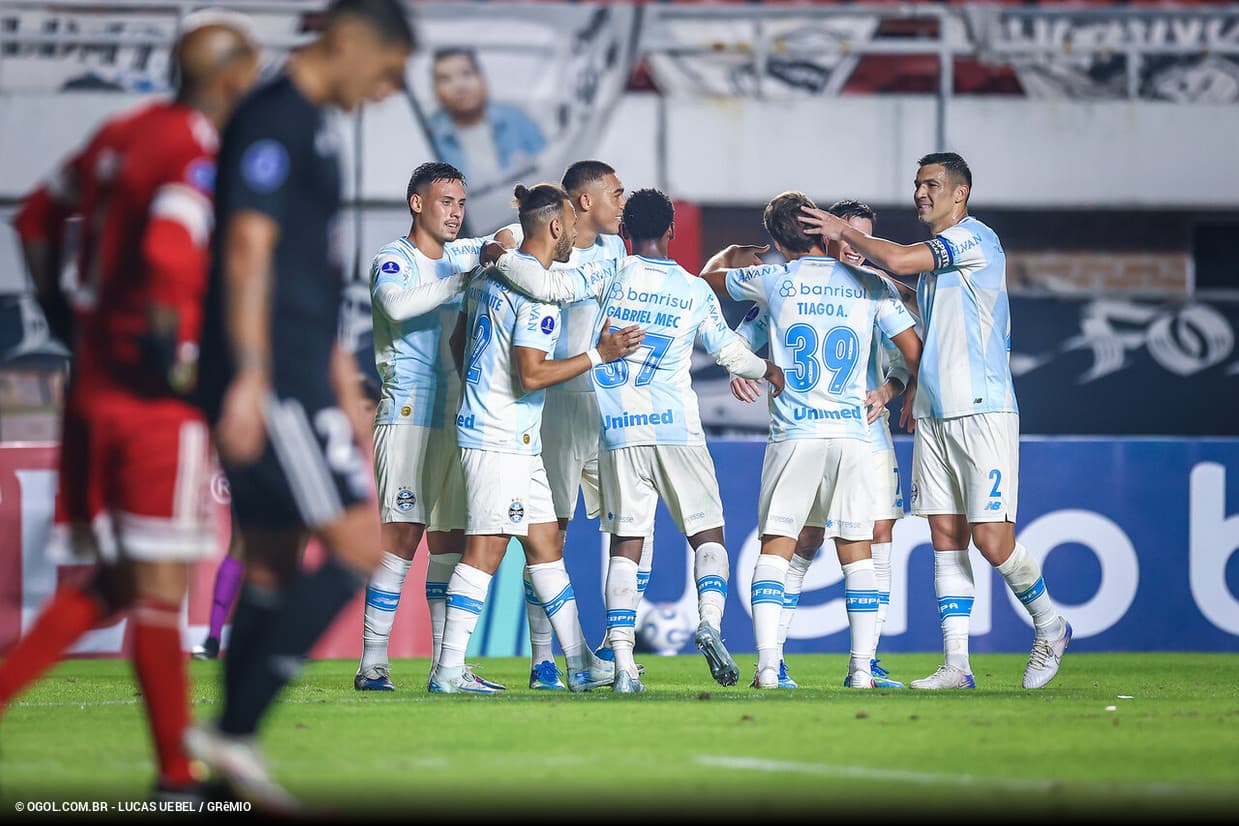 Grêmio quebra jejum de 104 dias e mantém tabu histórico com goleada na Argentina