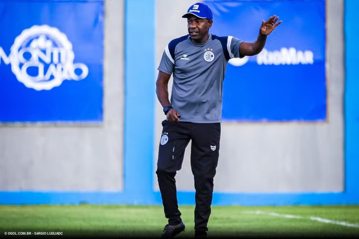 Confiança demite Claudio Caçapa após sequência negativa na Série C